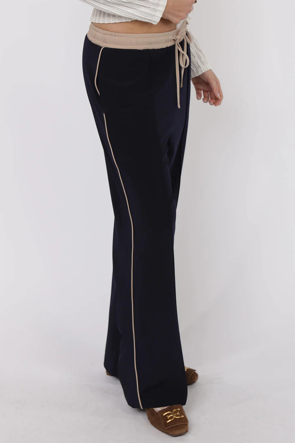 On Film Vintage Contrast Piping Drawstring Pant