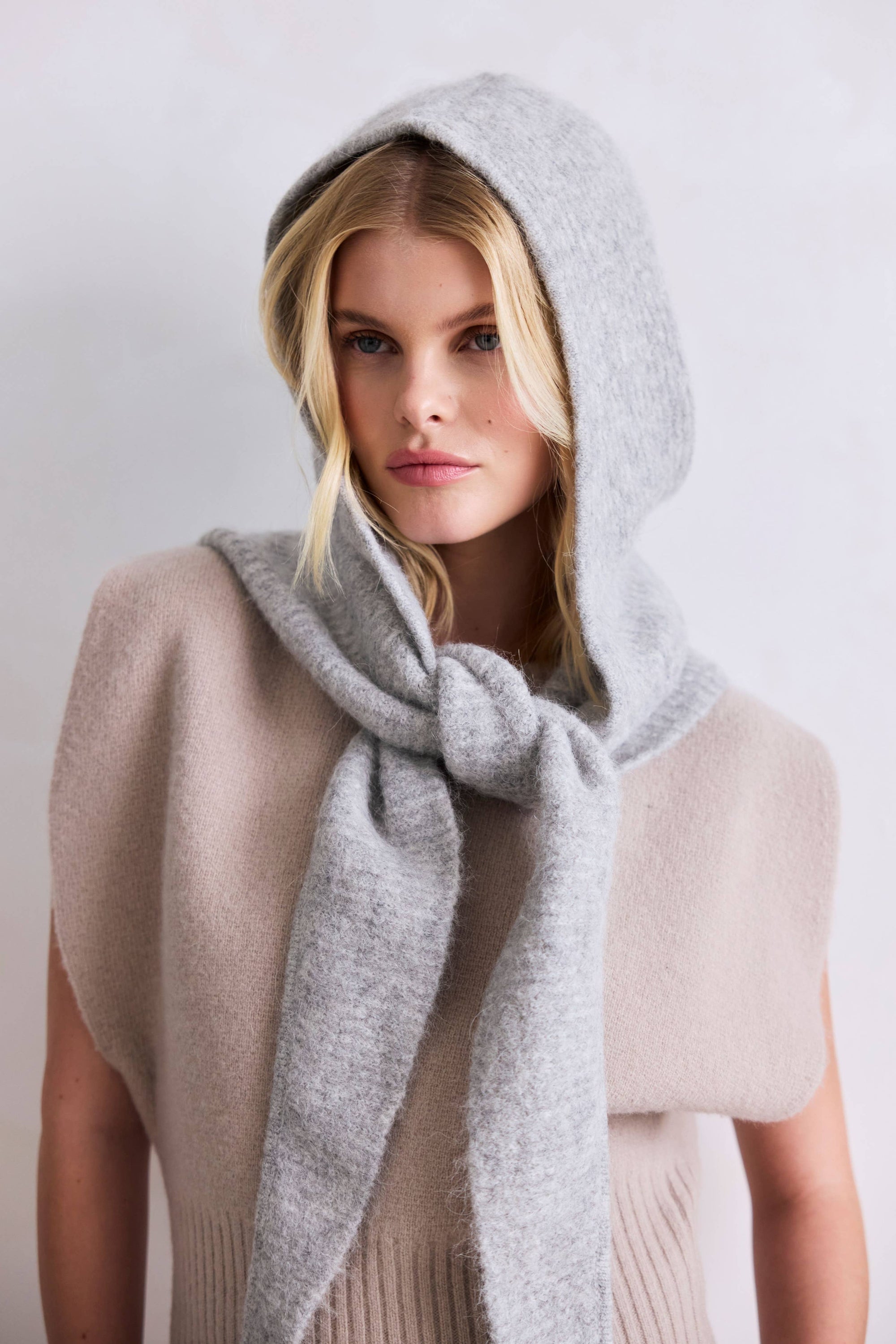 The Alpaca Hooded Scarf Blizzard Grey