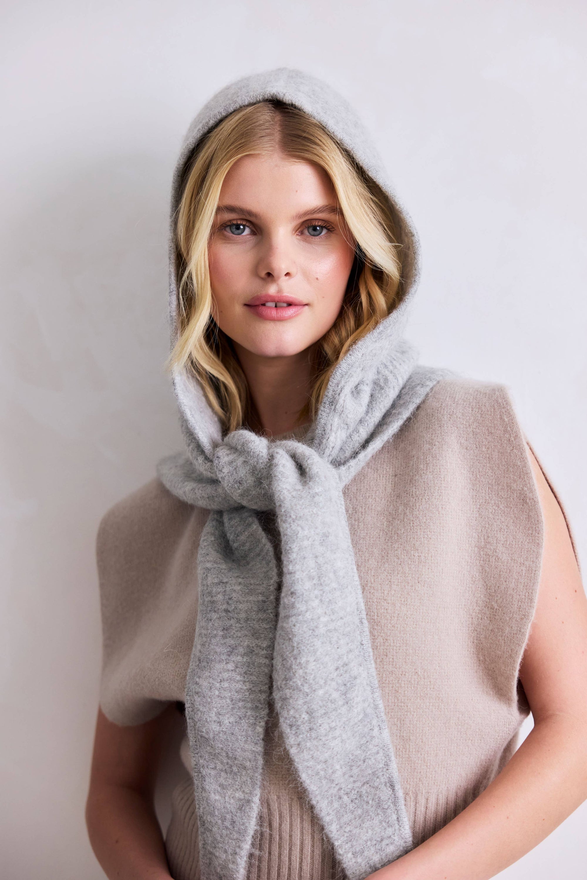 The Alpaca Hooded Scarf Blizzard Grey