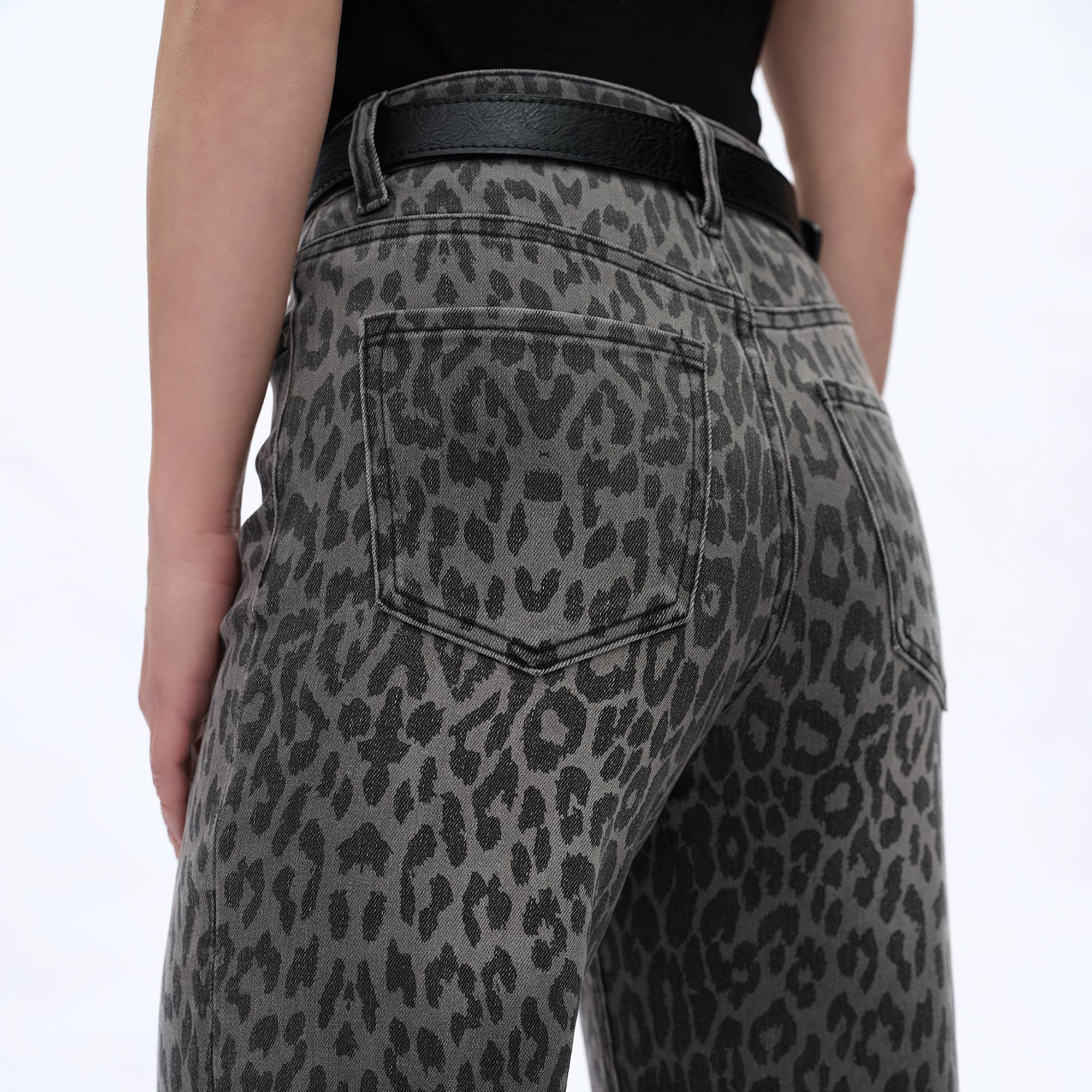 Nina High Rise Leopard Jean