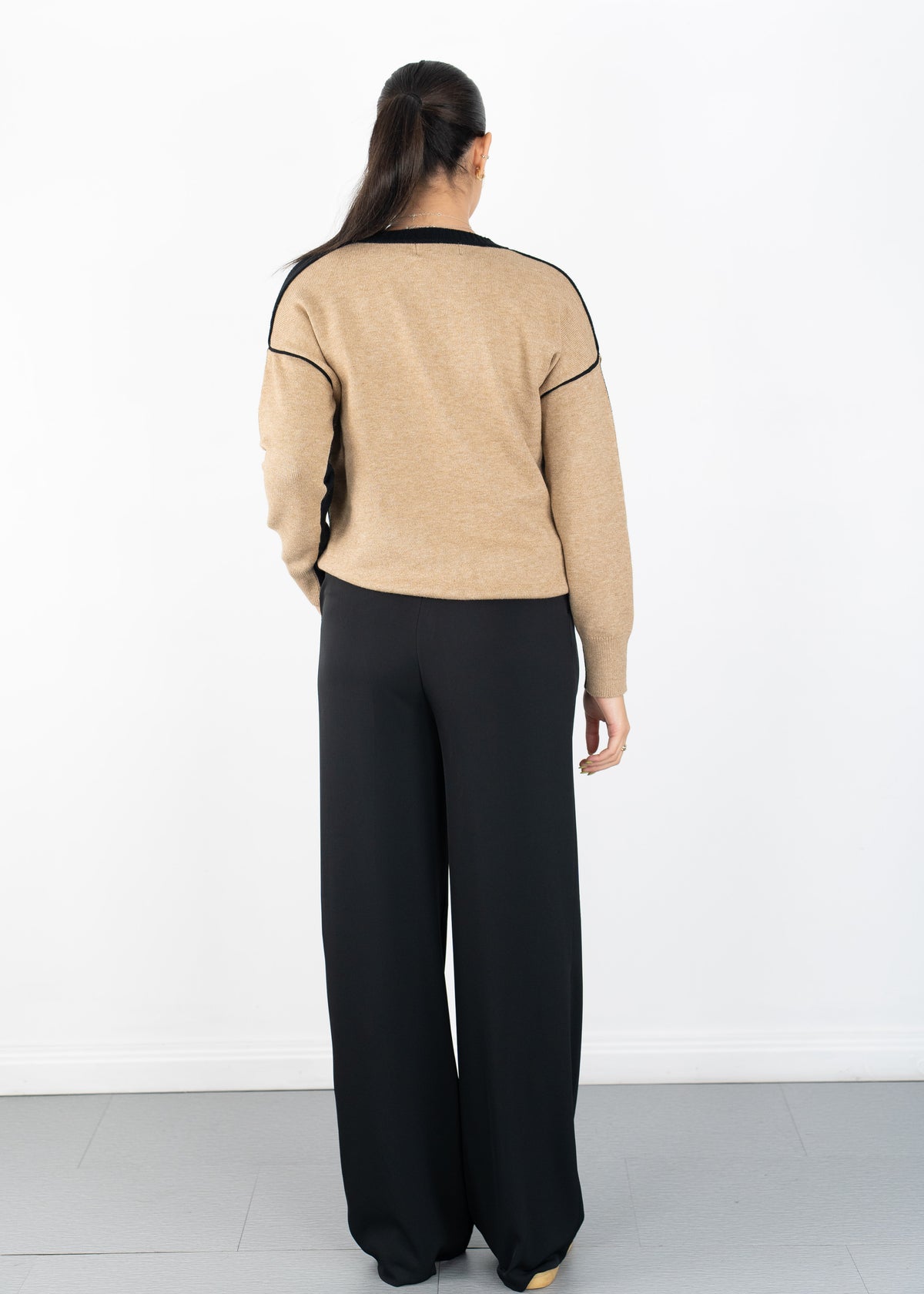 Fiore V-Neck Exposed Seam Sweater - Black Camel