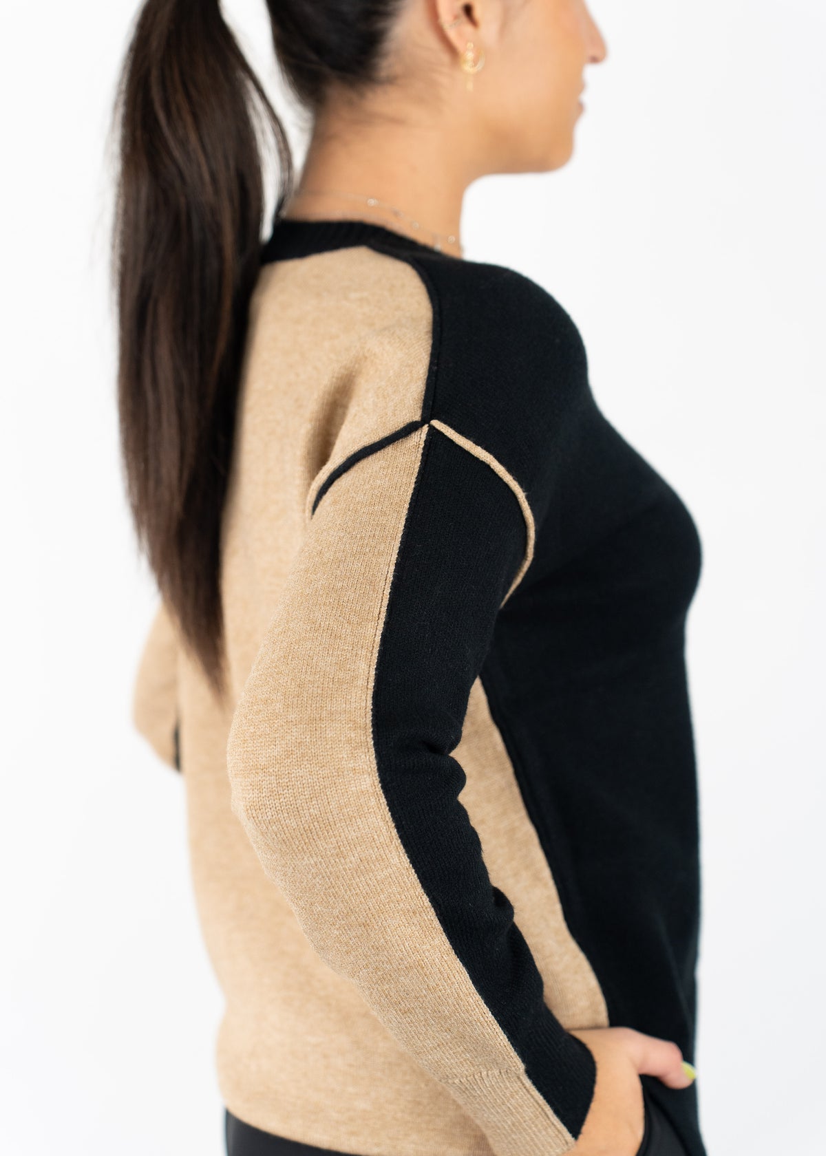 Fiore V-Neck Exposed Seam Sweater - Black Camel
