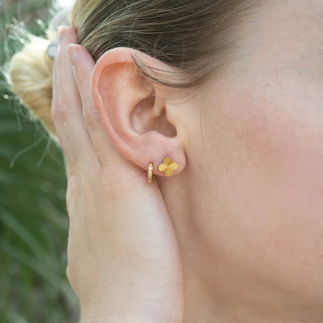 Clover Studs - Gold