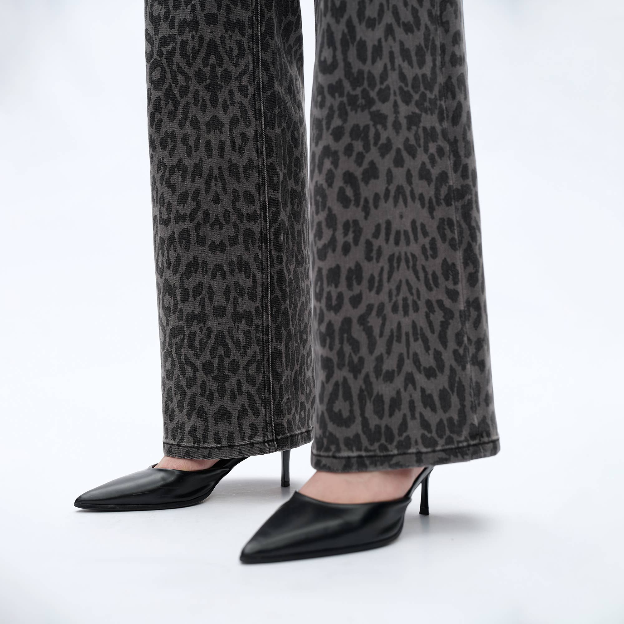 Nina High Rise Leopard Jean
