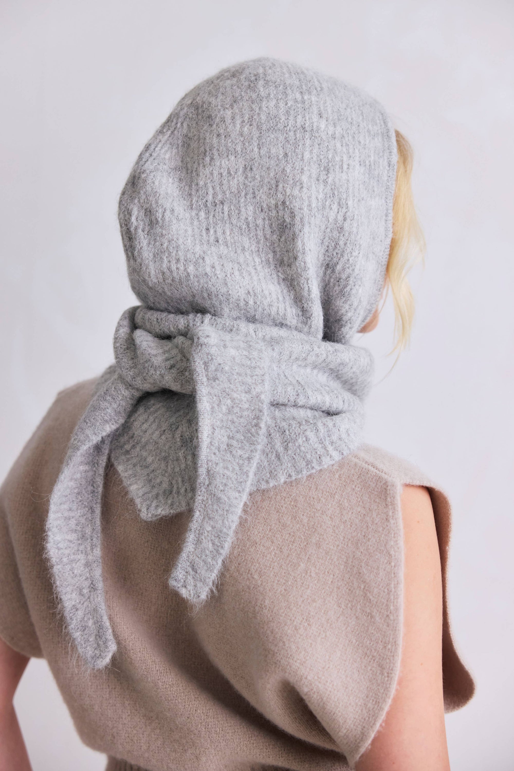 The Alpaca Hooded Scarf Blizzard Grey