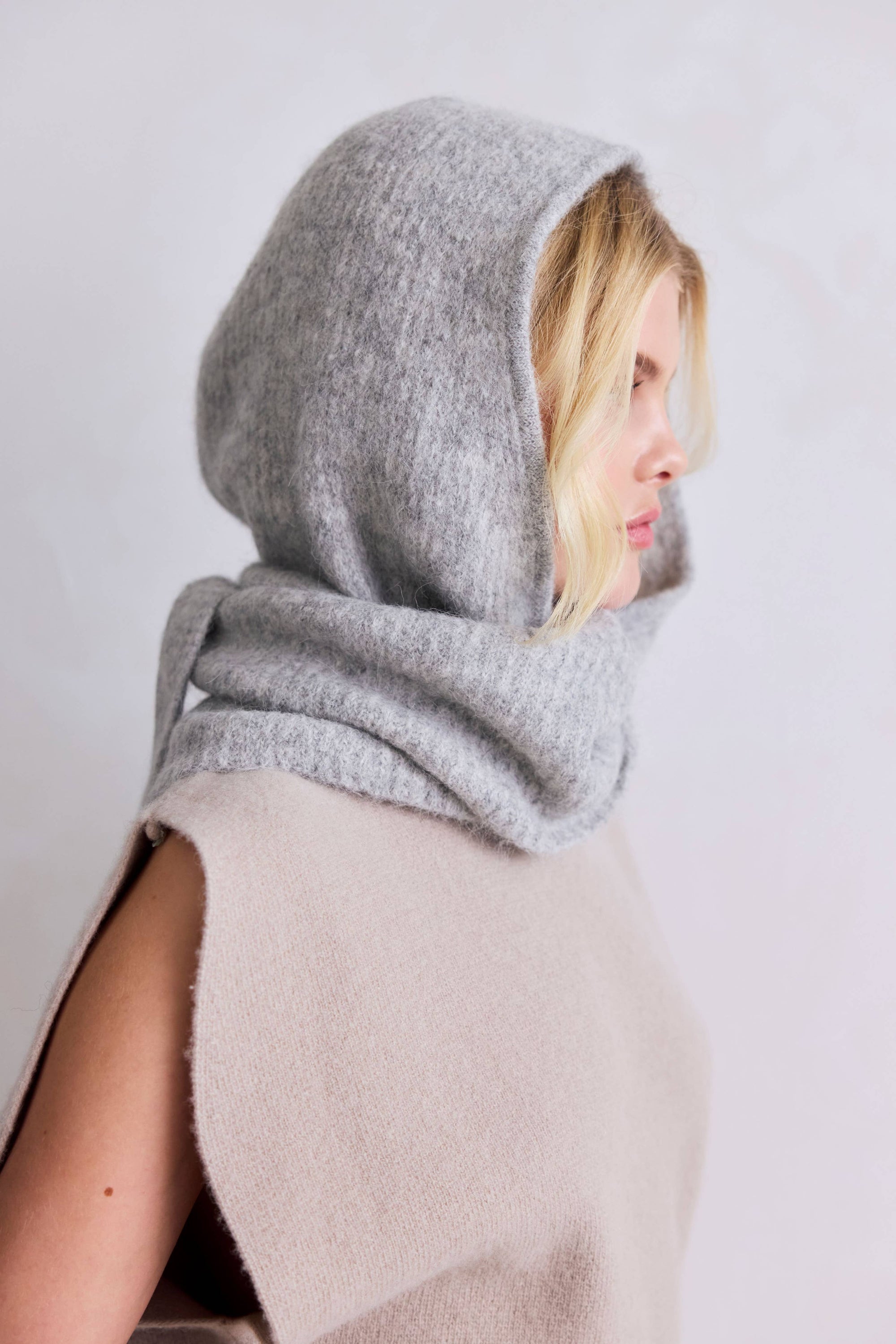 The Alpaca Hooded Scarf Blizzard Grey